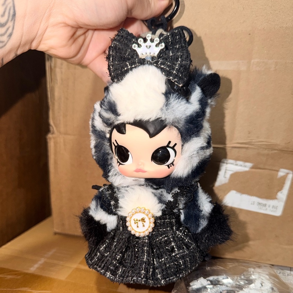 Pop Mart Have a Good Run Series - Customized Great Wealth (Baby Molly) - Picture 1 of 6